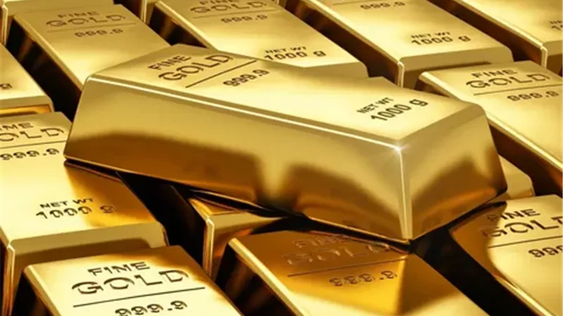 الذهب يخسر 15 جنيهًا وعيار 21 بـ 5335 جنبها 