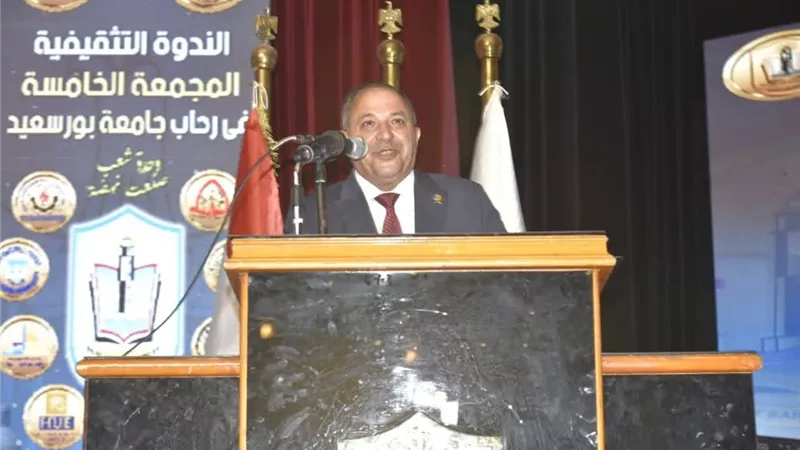 محافظ بورسعيد: الندوات التوعوية تبقي شخصية الشباب المصري لمواجهة الشائعات