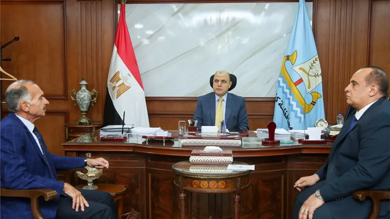 محافظ كفر الشيخ يناقش مع رئيس شركة المياه مشروعات التوسع والتطوير