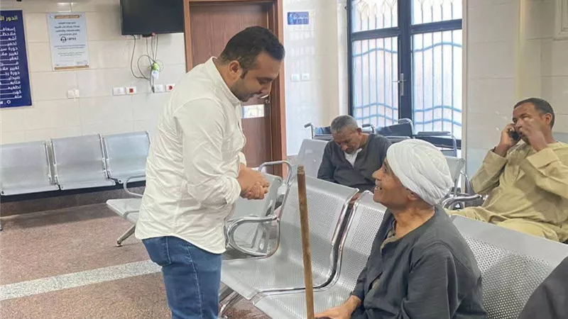مدير الرعاية الصحية بالأقصر يتابع أداء الفرق بمركز طب أسرة أصفون