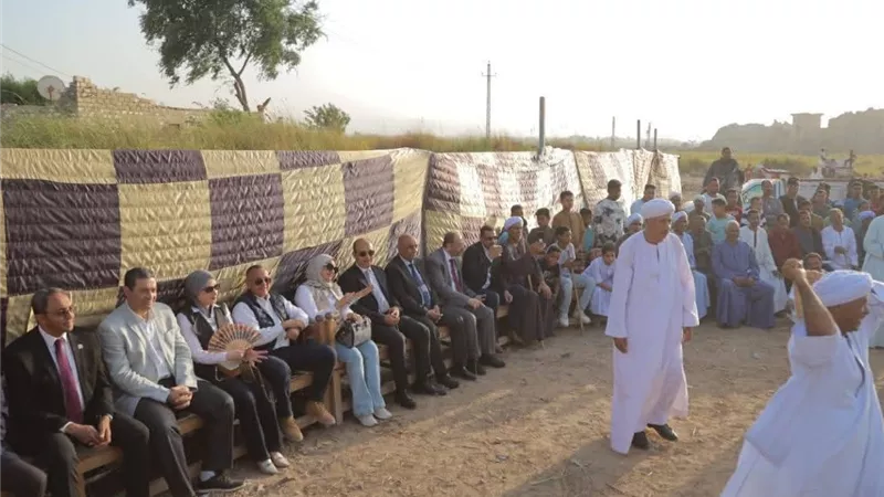 خلال مشاركته بمهرجان قنا.. محافظ دمياط يعرب عن اعتزازه بالتعاون بين المحافظتين   