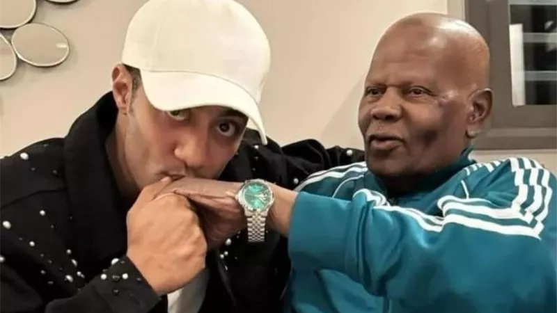 وفاة والد محمد رمضان وصلاة الجنازة في هذا الموعد