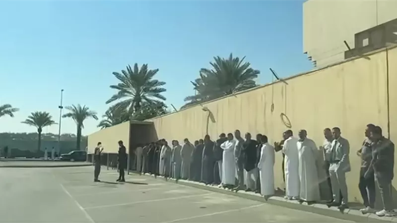 بالجلباب الصعيدي.. الجالية المصرية في السعودية تصوت على انتخابات النواب 2025