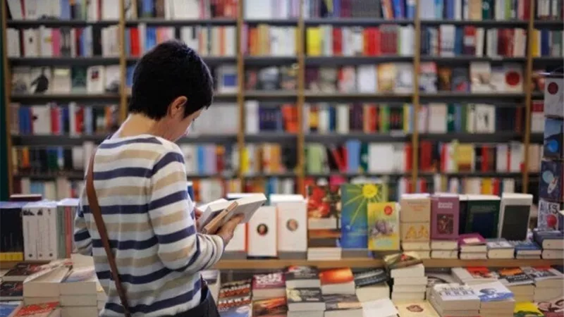 «ظل» رواية  تكشف هشاشة الثقة في الحب وخداع القلوب بمعرض الكتاب