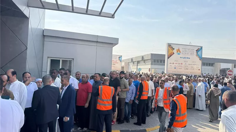 إقبال كثيف من الجالية المصرية في الكويت على التصويت بانتخابات النواب 2025|صور