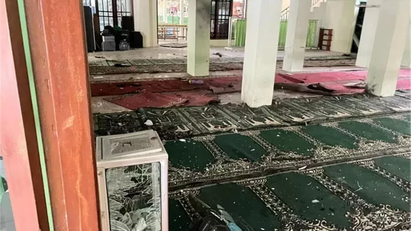 إصابة 54 شخصًا في انفجار مسجد بجاكرتا 