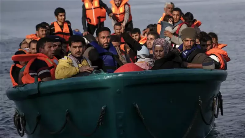 قوارب الموت.. فرنسا تنقذ 94 مهاجرًا من الغرق بعد تحطم قاربهم