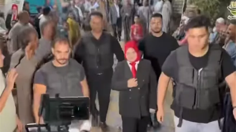 بسبب الحراسة الشخصية.. مرشحة حزب الإصلاح والتنمية تثير غضب أهالي سوهاج
