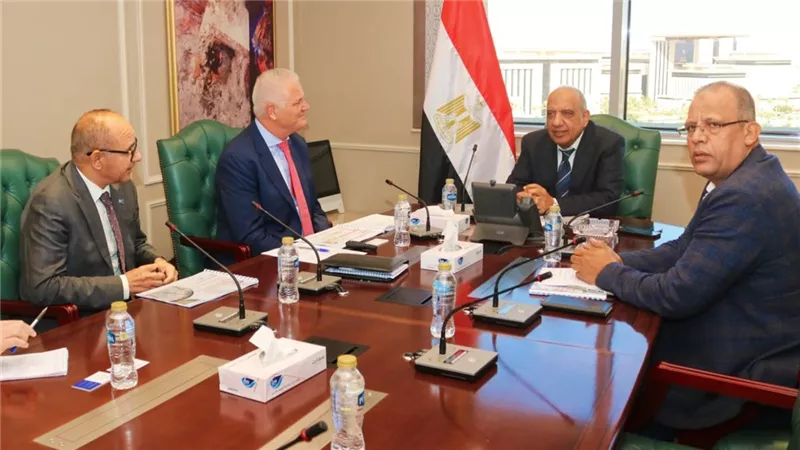 وزير الكهرباء يبحث تنفيذ مشروع طاقة متجددة بقدرة 3250 ميجاوات في سيناء