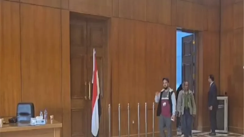 سفير مصر بسلطنة عمان: أجواء تنظيمية متميزة وإقبال متزايد من أبناء الجالية المصرية|فيديو