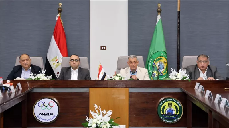 محافظ الإسماعيلية يناقش الخطة الاستثمارية للعام المالي ٢٠٢٥ / ٢٠٢٦