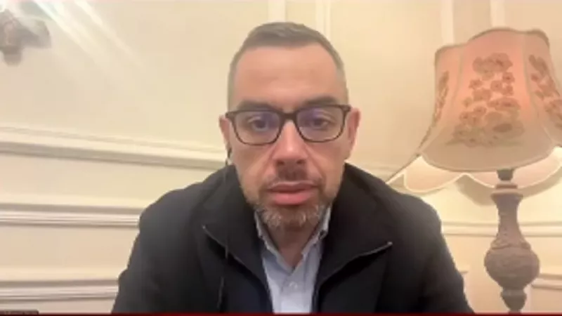 محمد فؤاد: الدولار سيتراجع أمام الجنيه بعد صفقة علم الروم|فيديو