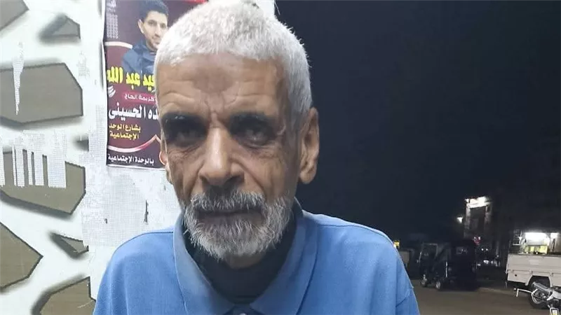 ماتت حفيدته في حادث قطار.. مسن دمياط يهب حياته لحماية الصغار
