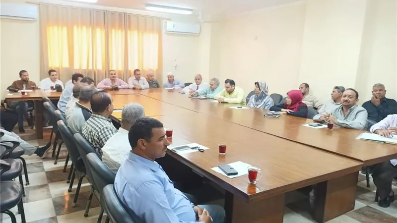 الوحدة المحلية بأهناسيا تواصل جهودها في النظافة ورفع الإشغالات 