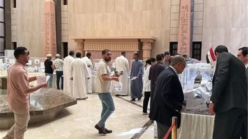 اليوم الثاني لانتخابات النواب.. إقبال كثيف من المصريين في السعودية|فيديو