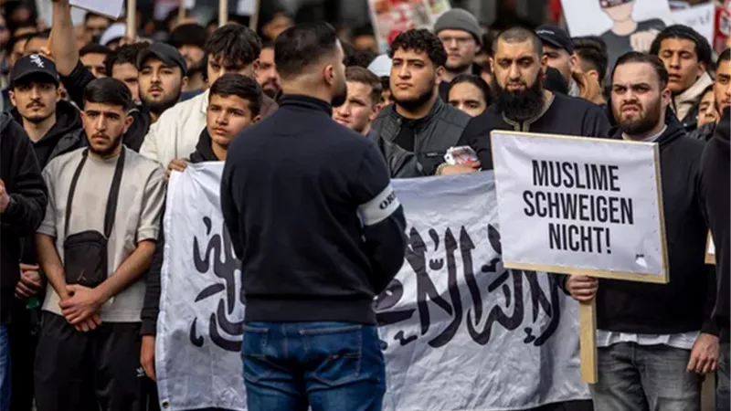 جدل الرقابة الفكرية في الغرب: ألمانيا تشدد إجراءاتها ضد الإسلام السياسي 