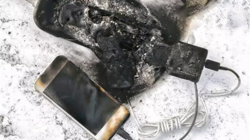 بعد تكرار الحرائق مؤخرا.. نصائح للحماية من مخاطر شاحن الهاتف