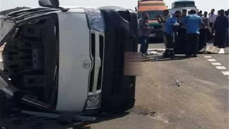 إصابة 14 شخصًا في انقلاب ميكروباص على الصحراوي الشرقي بأسيوط