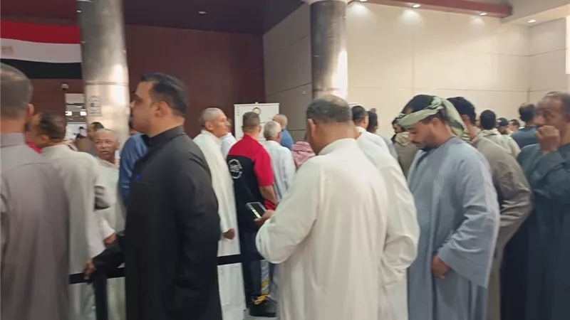 سفير مصر في عمان: عملية التصويت في انتخابات مجلس النواب تشهد حضورًا كثيفًا |فيديو