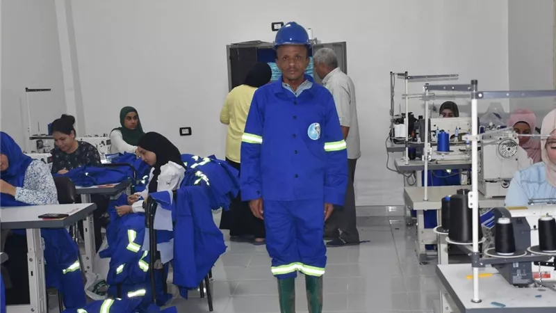 مياه الأقصر تطلق أول إنتاج من ورشة الخياطة والتفصيل 