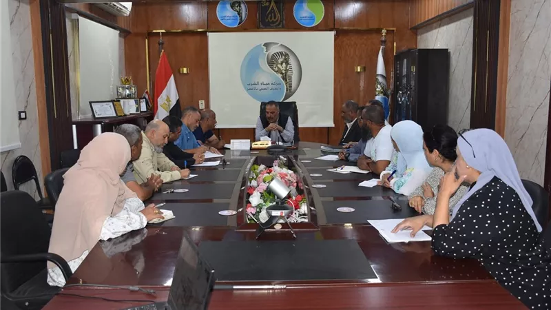 رئيس شركة مياه الأقصر يتابع منظومة الجودة وخطط غسيل وتطهير الشبكات 