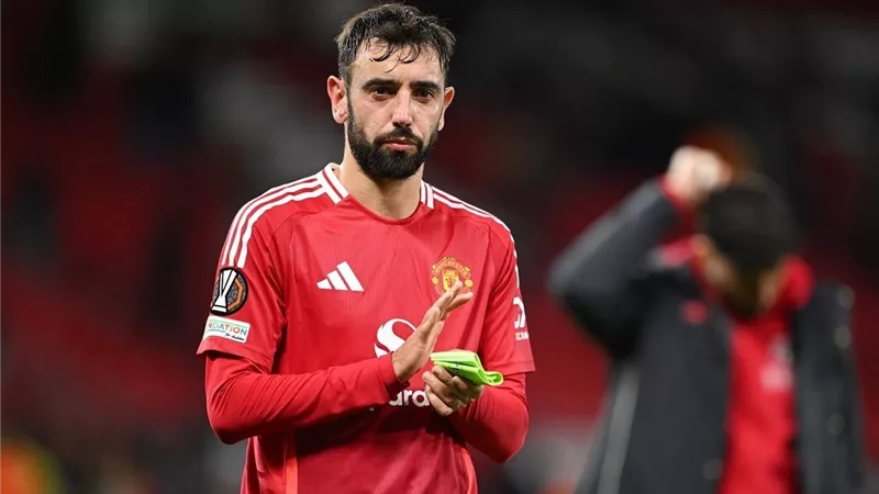 برونو فرنانديز يقود تشكيل مانشستر يونايتد لمواجهة توتنهام بالدوري الإنجليزي 