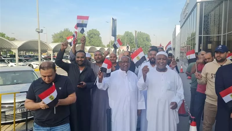 توافد المصريين بالخارج على القنصليات المصرية للتصويت بانتخابات النواب 2025