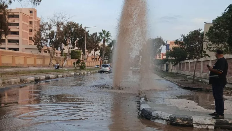 رئيس مدينة بورفؤاد : غلق محابس المياه بسبب كسر مفاجىء بخط مياه 