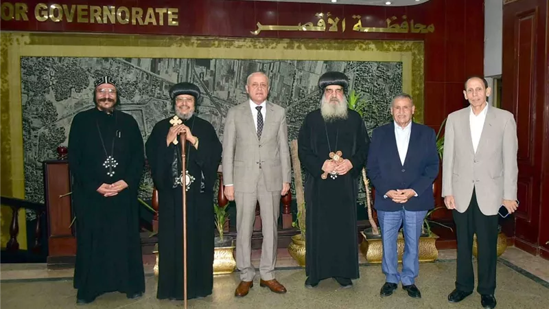 الموسم السنوي .. محافظ الأقصر يستقبل وفد دير مار جرجس بالرزيقات