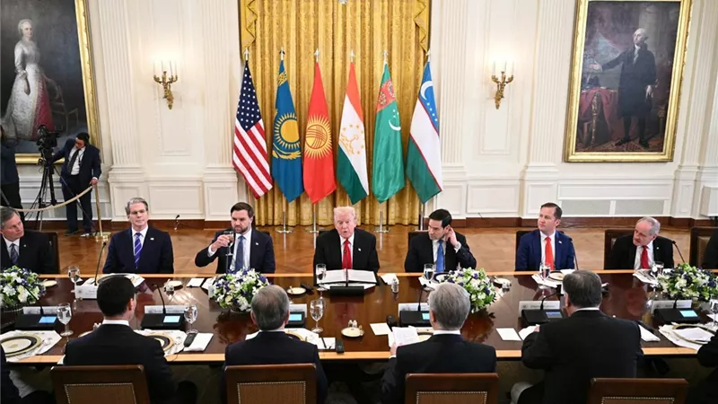 ترامب يلعب في الحديقة الخلفية لبوتين.. ودول آسيا الوسطى ترقص على كل الأحبال
