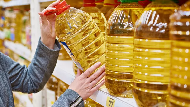 أسعار مرتفعة.. شركات زيت الطعام تتخلى عن مبادرة الحكومة.. إيه الحكاية؟