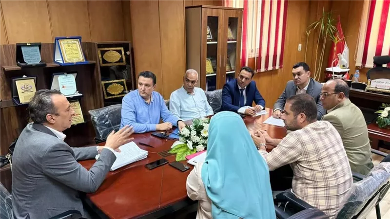 صحة البحيرة تعقد اجتماعا لمراجعة حالة المصاعد والمولدات في المنشآت الصحية
