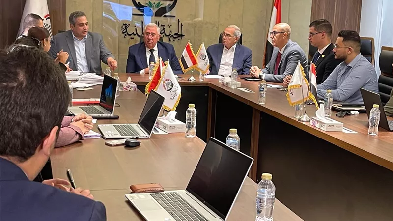 اجتماع بغرفة العمليات المركزية لحزب الجبهة الوطنية استعدادا للانتخابات