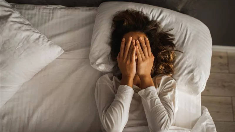 أكثرهم من النساء.. النوم في العاشرة مساءً يقلل خطر الإصابة بأمراض القلب 