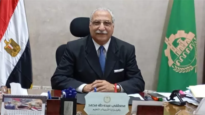 عاملة تهاجم معلمة داخل مدرسة بالخصوص بـ