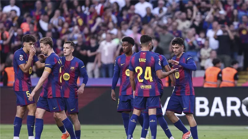 هانز فليك يعلن قائمة برشلونة لمواجهة سيلتا فيجو بالدوري الإسباني 