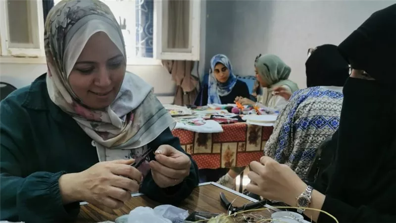 جامعة بنها تنظم قافلة توعوية عن الصناعات الصغيرة والمشغولات اليدوية |صور