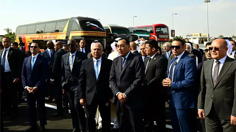 مدبولى يتفقد أول قطار مترو ضمن القطارات الجديدة البالغ عددها 55 .. صور 