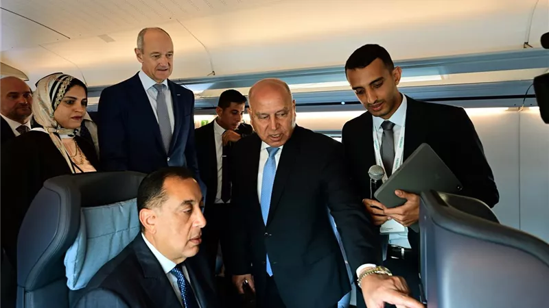 تشغيل الخط الأول للقطار الكهربائي السريع تجريبيًا.. مدبولي يعطي إشارة البدء