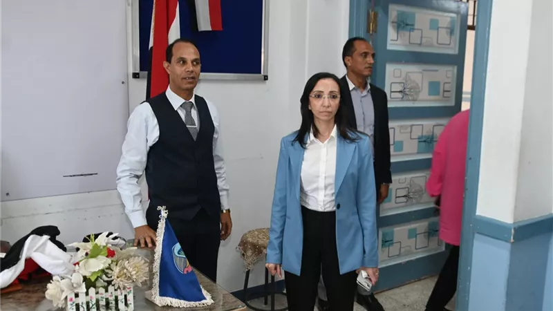 محافظ البحيرة تتفقد اللجنة العامة للانتخابات.. وتؤكد: نقف على مسافة واحدة من الجميع