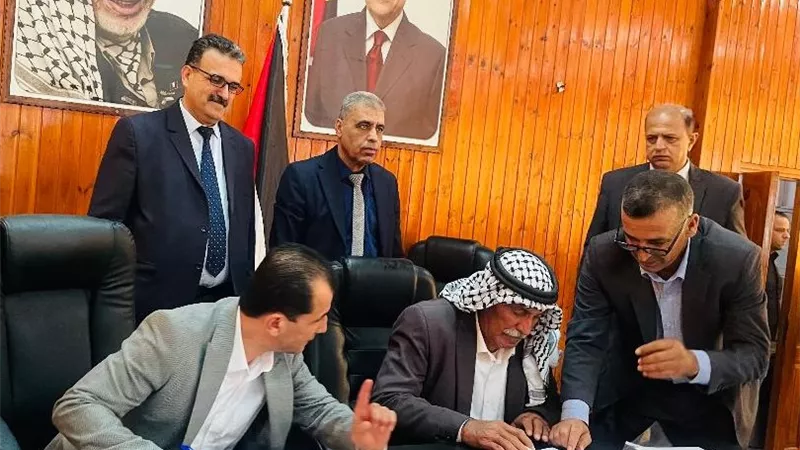 وزارة الزراعة الفلسطينية توقع 27 اتفاقية منح لمشاريع زراعية في قلقيلية وطولكرم