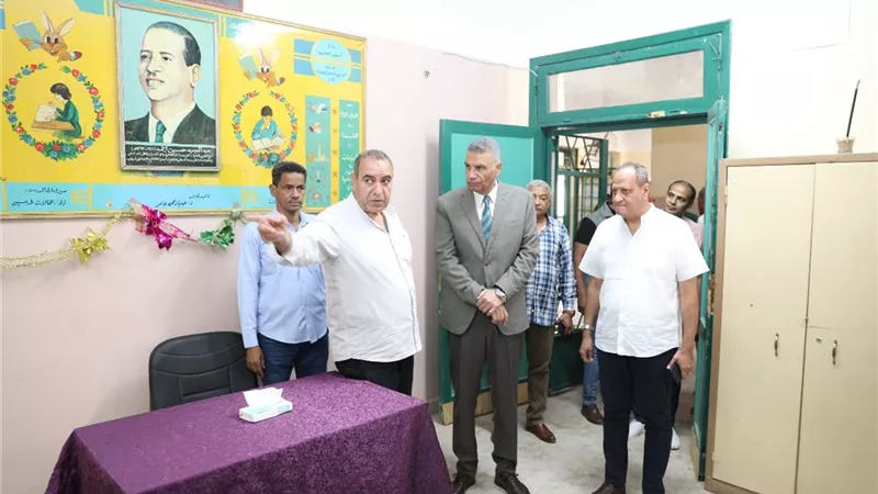 محافظ أسوان يتابع جاهزية مقار اللجان الانتخابية.. ويشدد على الحياد الكامل