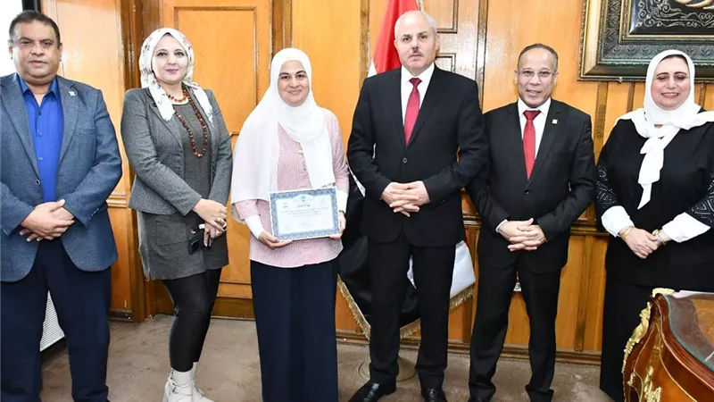 رئيس جامعة قناة السويس يكرّم الفائزين بجائزة الأداء المتميز عن شهر سبتمبر