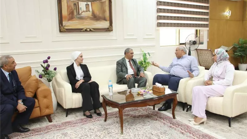 محافظ الوادي الجديد يتابع تنمية مهارات اللغة العربية لتلاميذ الابتدائي