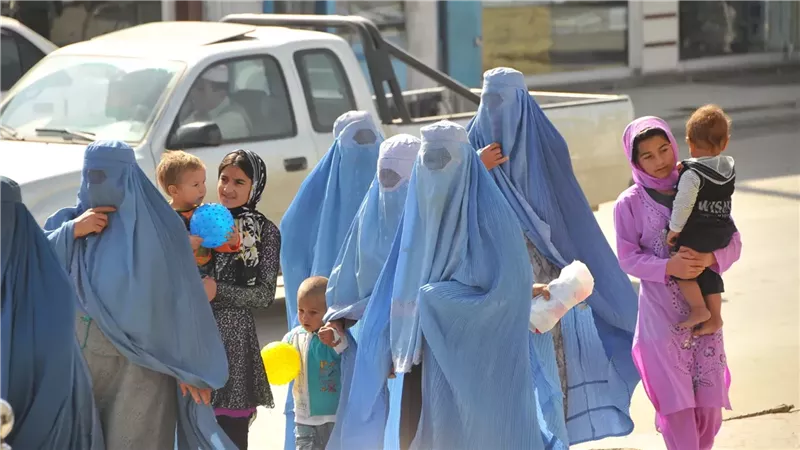 «للتعبير عن آرائهن».. أفغانستان تطلق أول محطة إذاعية مخصصة للنساء