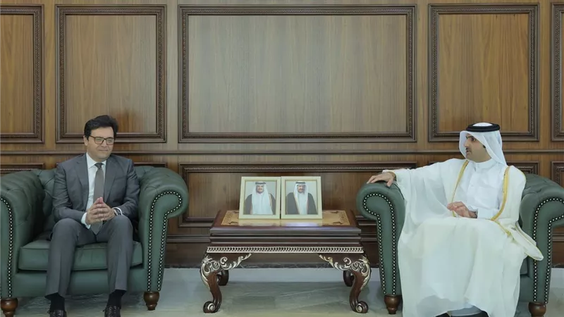 وزير الثقافة يبحث مع نظيره القطري المشروعات المشتركة