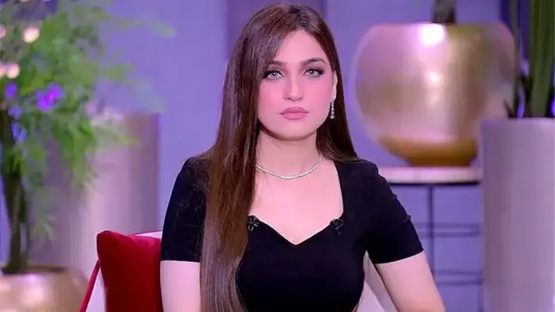 ياسمين عز توجه رسالة إلى محمد رمضان بعد وفاة والده|فيديو