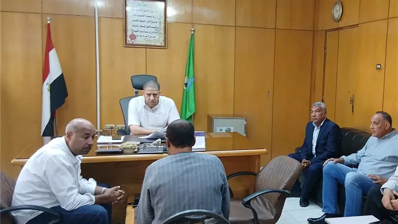 لقاءات دورية لخدمة المواطنين بمراكز الفيوم 