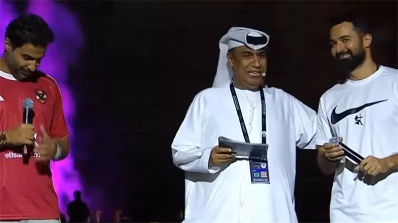 أحمد حاتم وأحمد فهمي يحضران مباراة السوبر في الامارات 