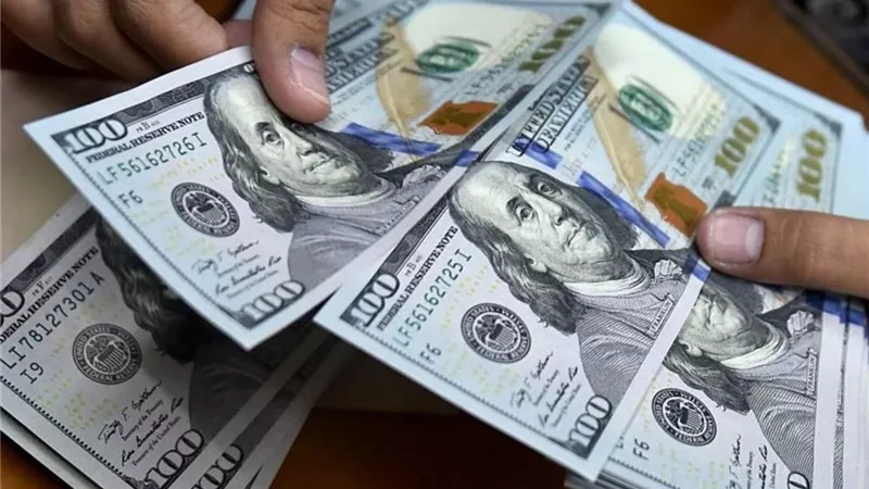بعد تراجعه 10 قروش.. ارتفاع سعر الدولار مقابل الجنيه المصري اليوم